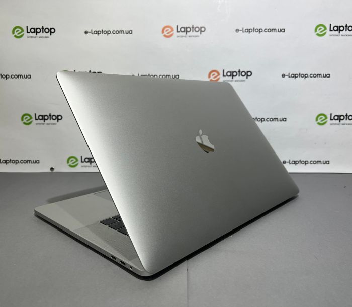 Ноутбук Apple MacBook Pro 15" 2016