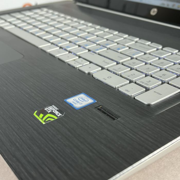 Ноутбук HP Envy 17t-n100