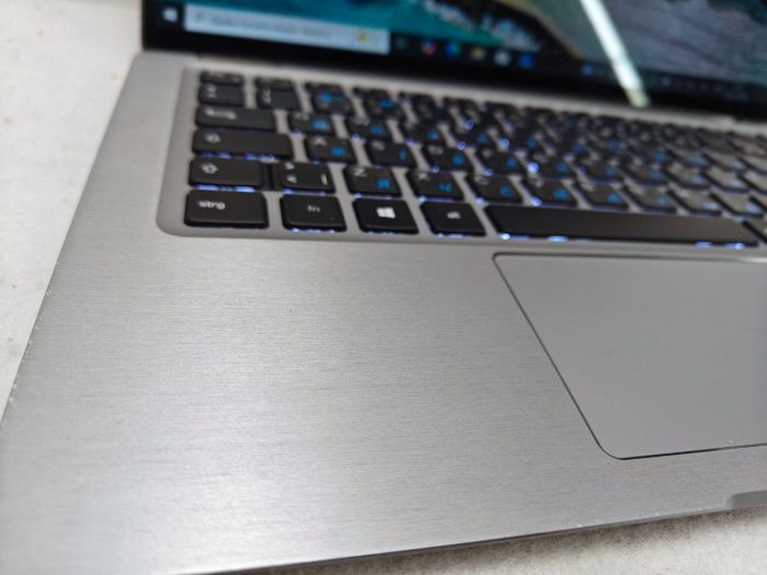 DELL latitude 7400 2 in 1 