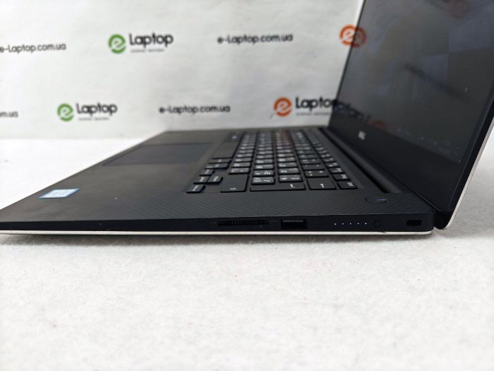 DELL XPS 15 9560