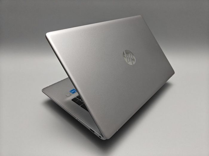 HP 470 G9