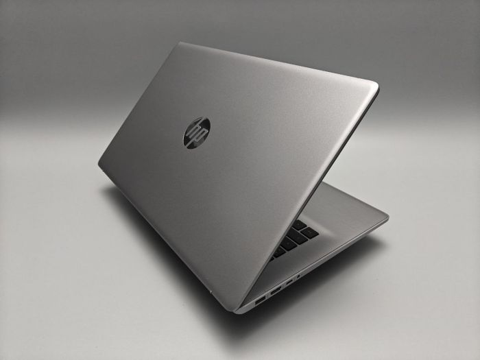 HP 470 G9