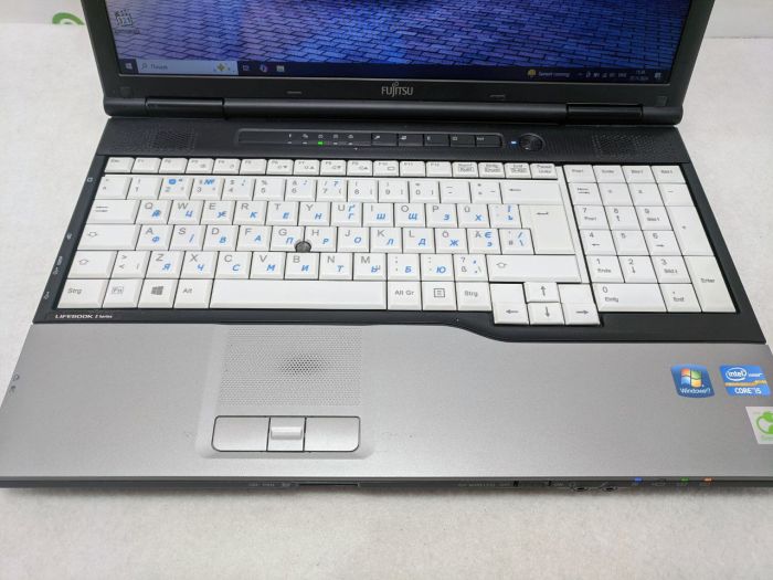  Fujitsu Lifebook