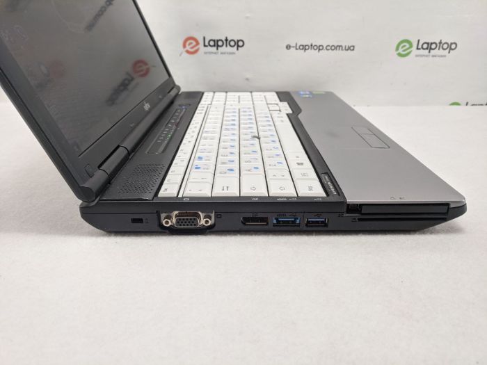  Fujitsu Lifebook